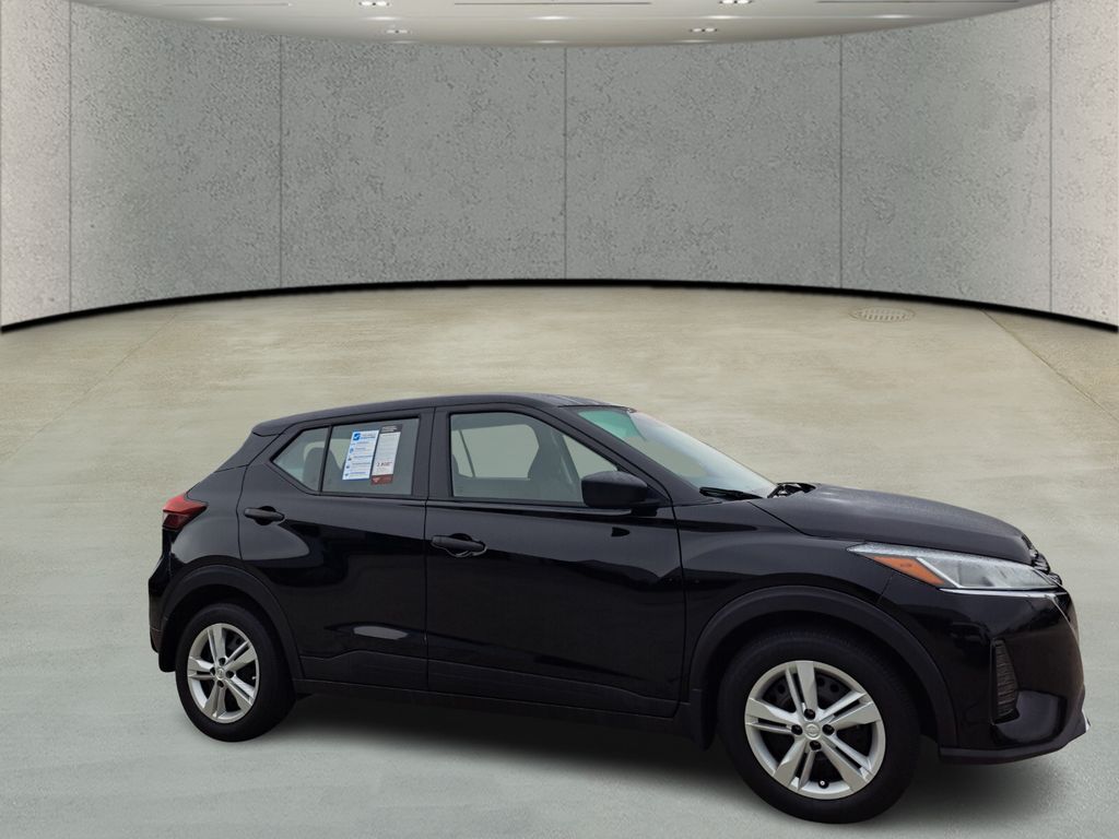 2024 Nissan Kicks S photo 2