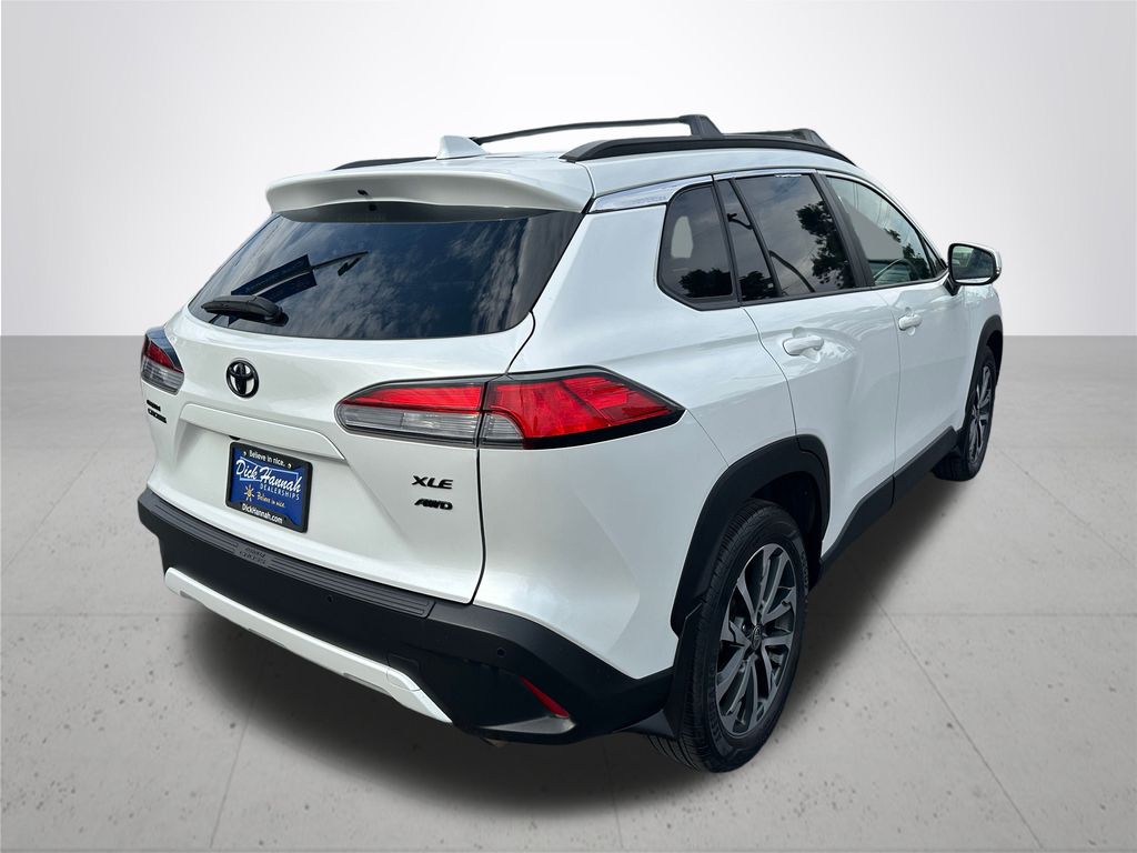 2022 Toyota Corolla Cross XLE photo 7