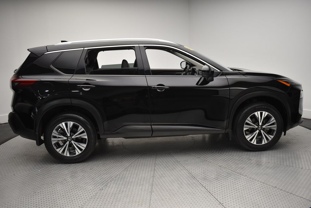 2021 Nissan Rogue SV photo 3