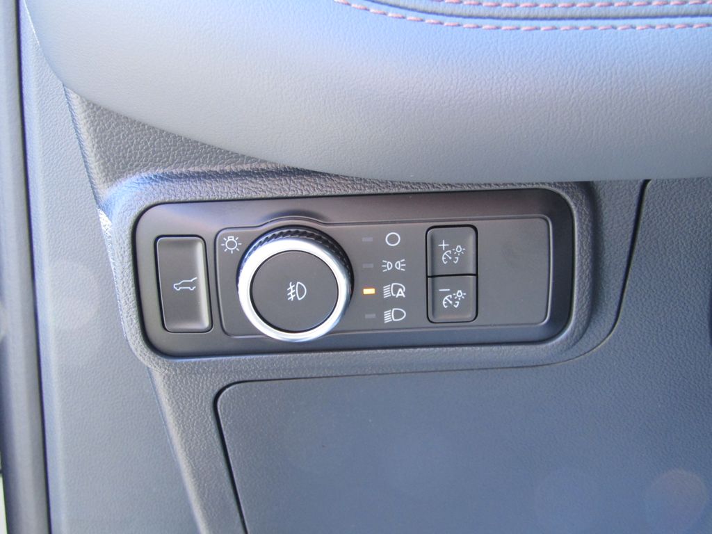 2025 Ford Explorer photo 12