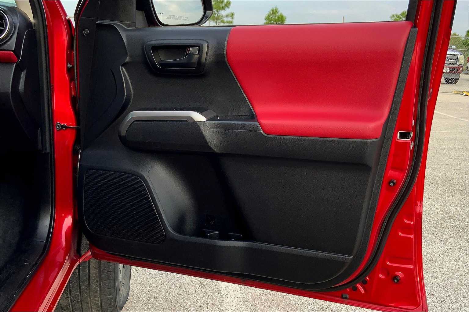 2021 Toyota Tacoma SR5 photo 21