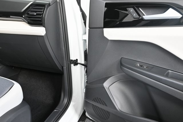 2025 Volkswagen Taos S photo 18