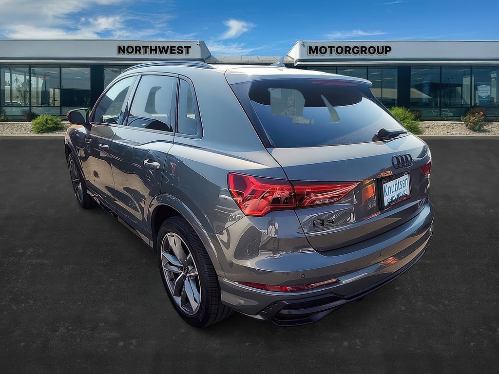 2022 Audi Q3 S line Premium Plus photo 2