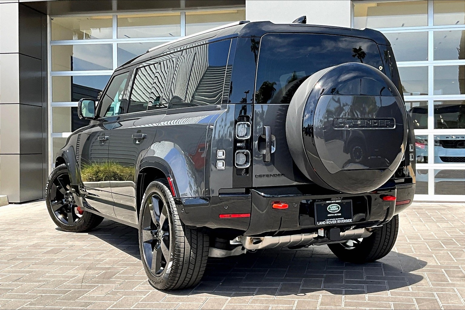 2025 Land Rover Defender 110 X photo 3