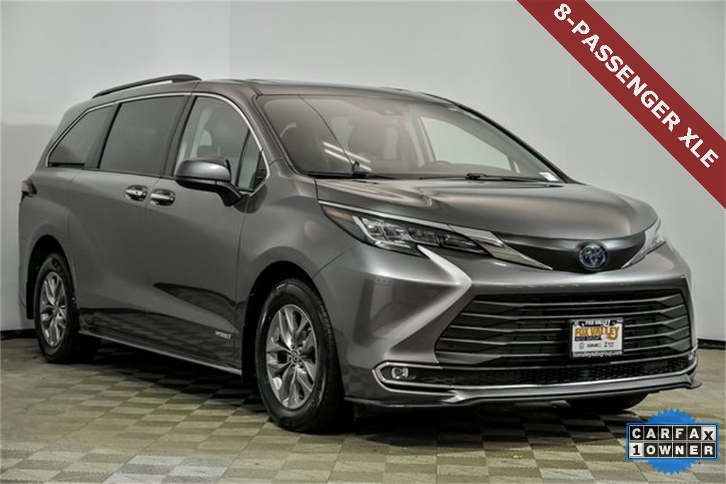 2021 Toyota Sienna XLE's photo