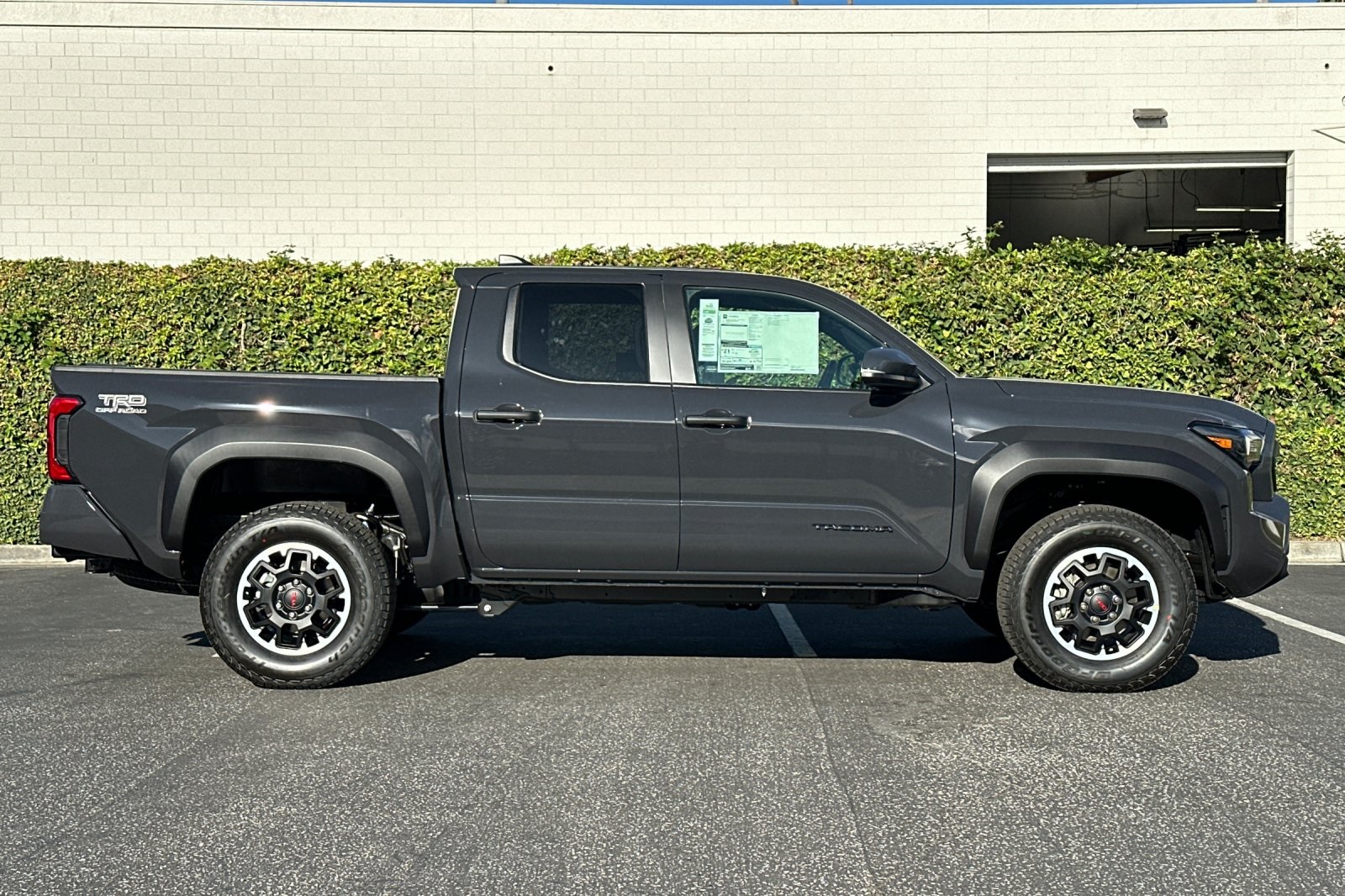 2024 Toyota Tacoma TRD Off-Road photo 3