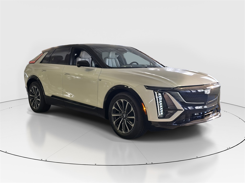 2025 Cadillac Lyriq Sport photo 2