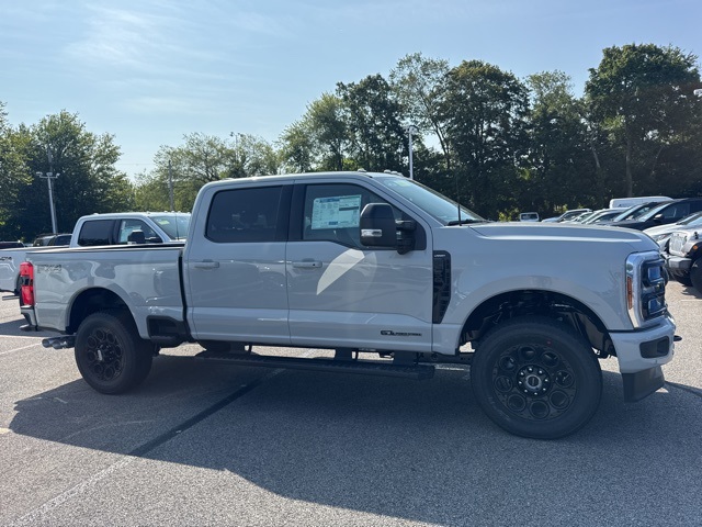 2025 Ford F-250 Lariat photo 2