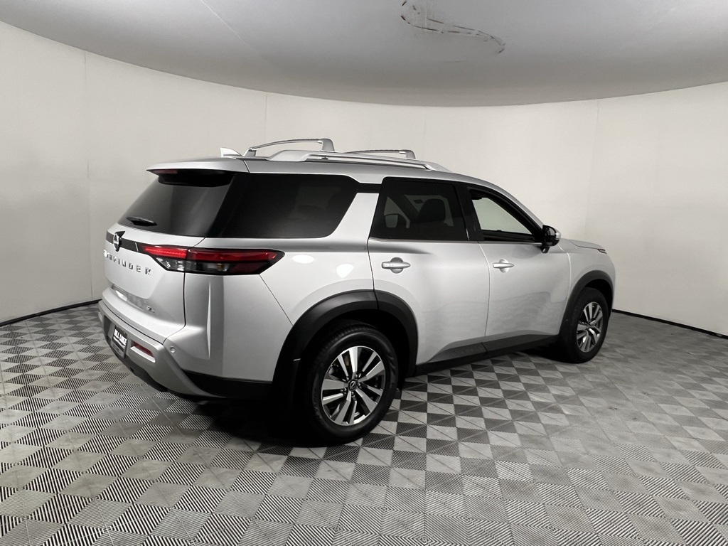2022 Nissan Pathfinder SL photo 3