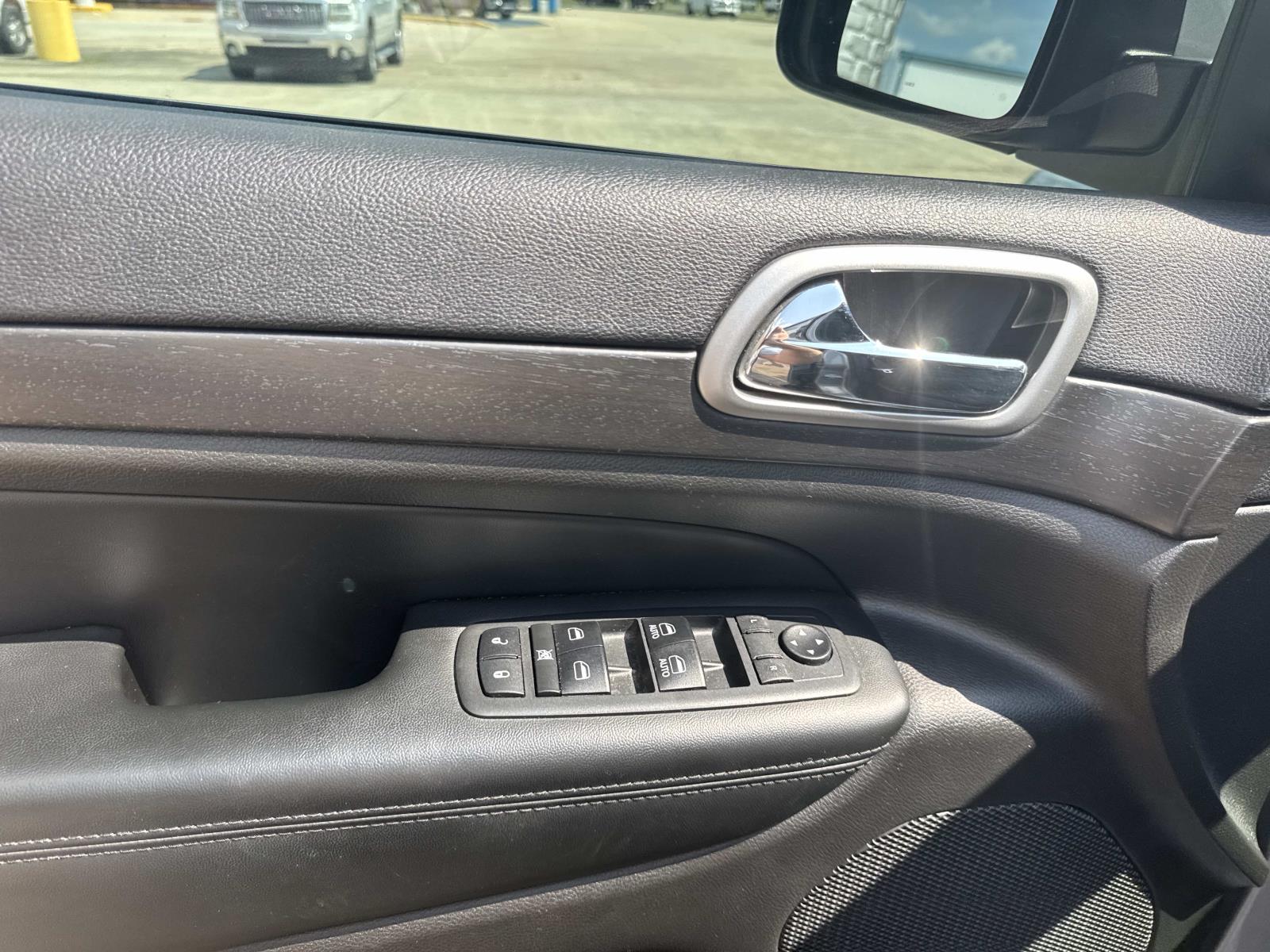 2018 Jeep Grand Cherokee Laredo E photo 18