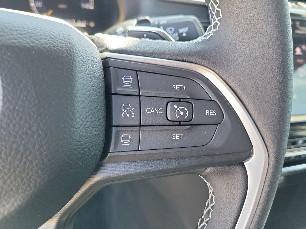 2025 Jeep Grand Cherokee Laredo X photo 5
