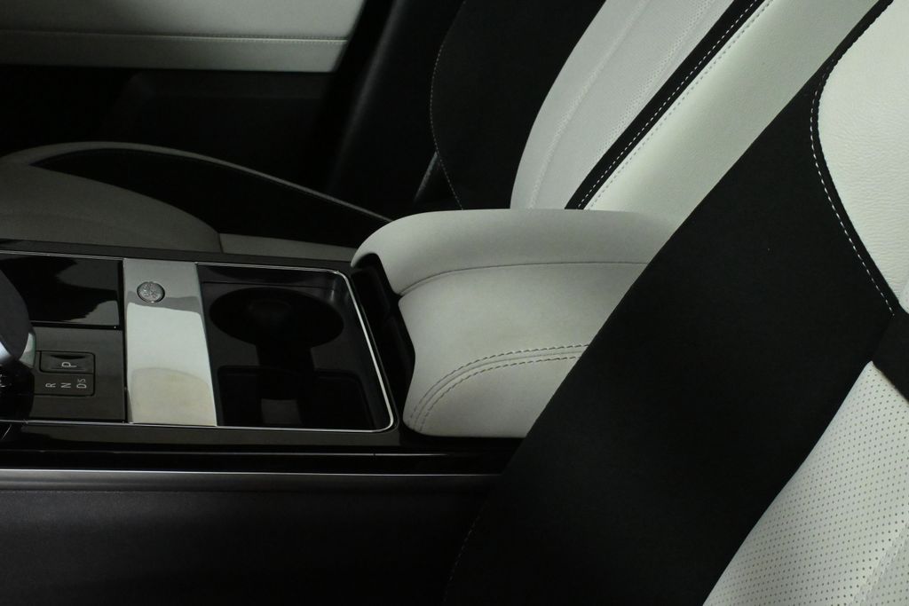 2023 Land Rover Range Rover Velar R-Dynamic S photo 26