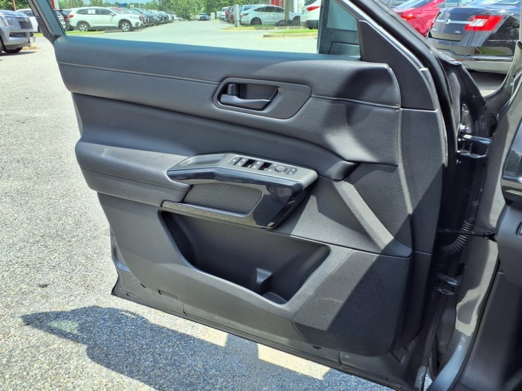 2023 Nissan Pathfinder SV photo 17