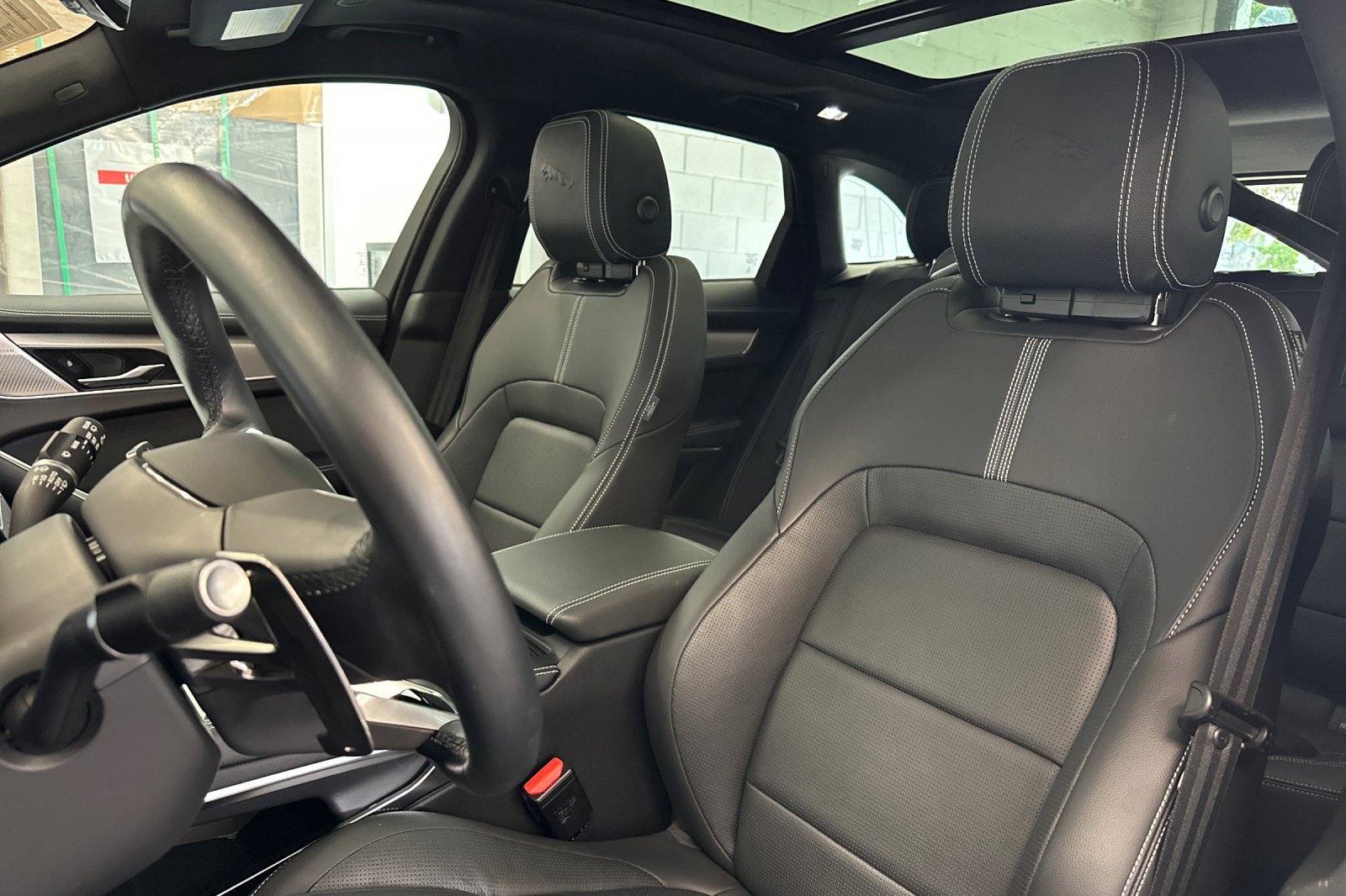 2025 Jaguar F-PACE P250 R-Dynamic S photo 4
