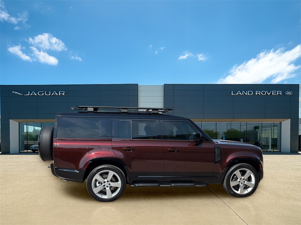 2025 Land Rover Defender 130 X-Dynamic SE photo 3