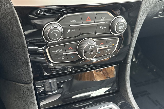 2023 Chrysler 300 Touring L photo 19