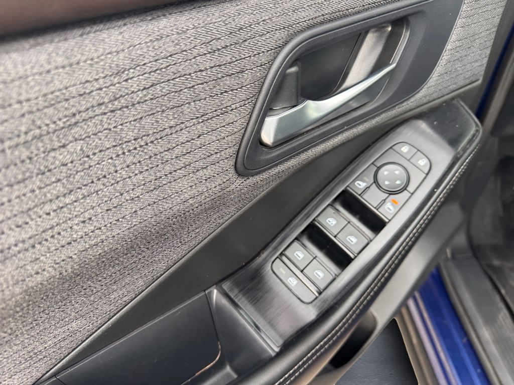 2023 Nissan Rogue SV photo 12