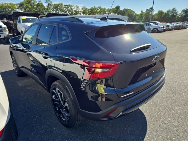 2025 Chevrolet Trax photo 2