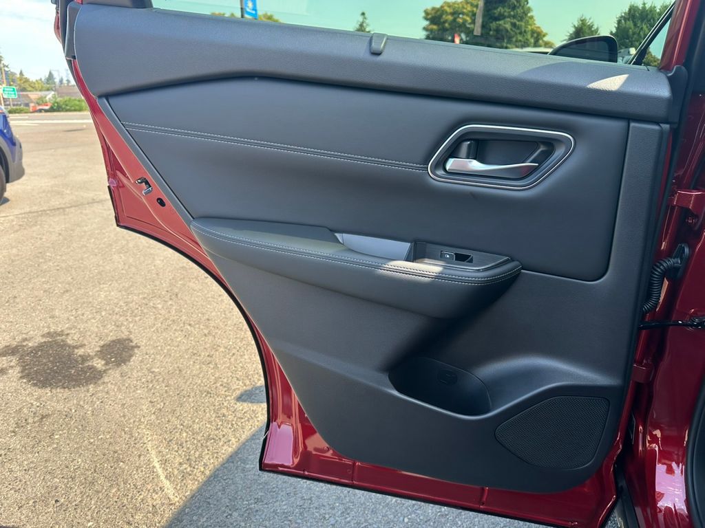 2026 Nissan Rogue Platinum photo 23
