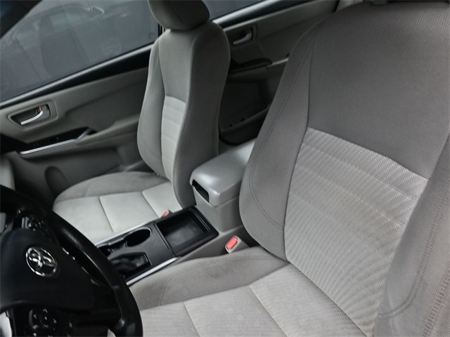2016 Toyota Camry LE photo 29