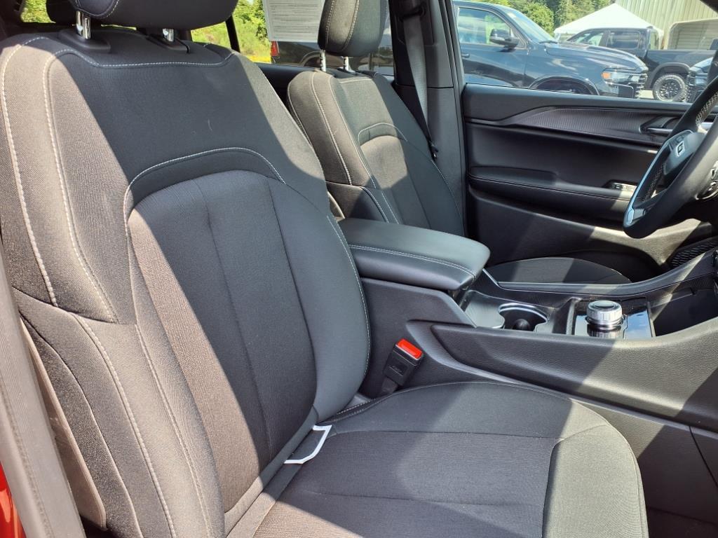 2024 Jeep Grand Cherokee Laredo X photo 5