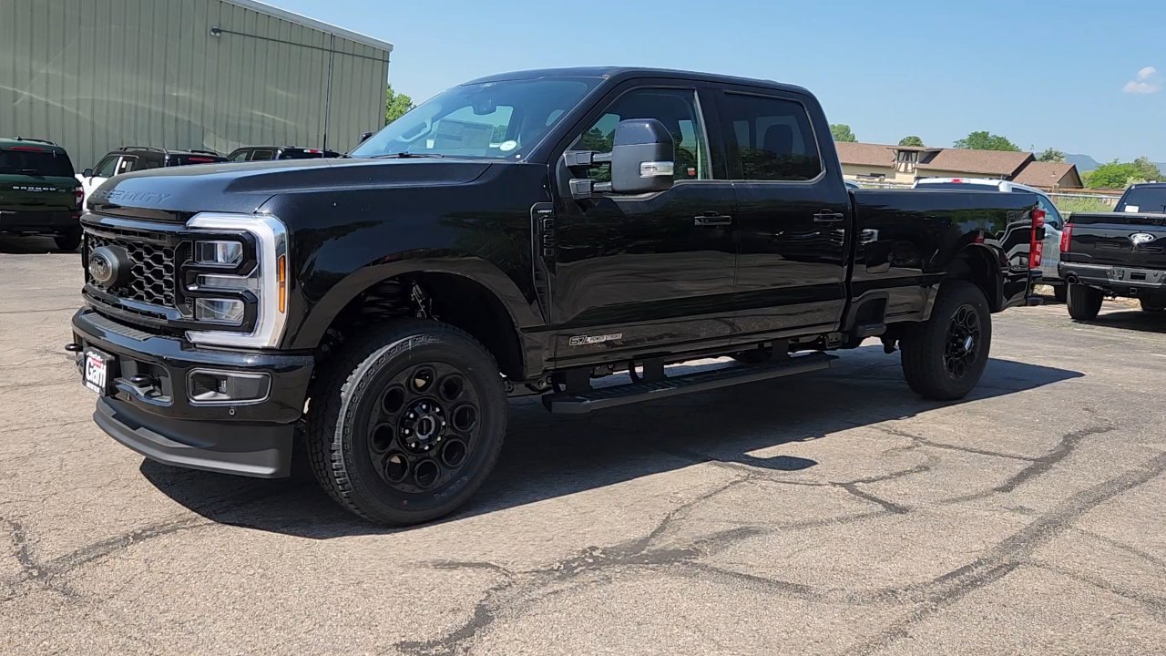 2025 Ford F-350 Lariat photo 2