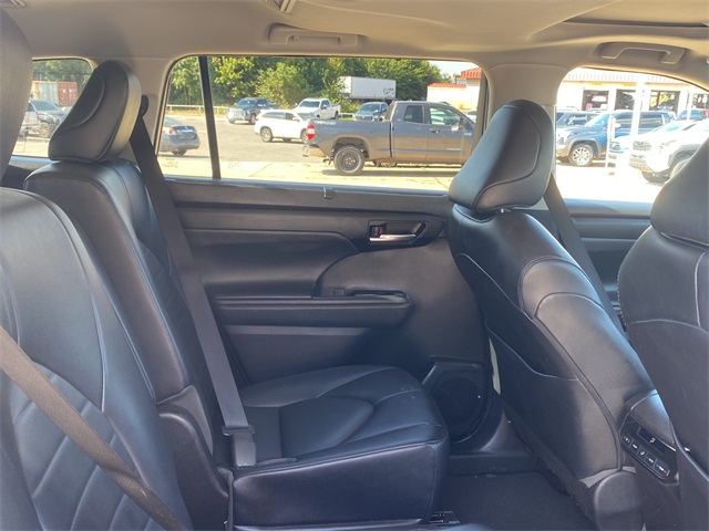 2022 Toyota Highlander XLE photo 14