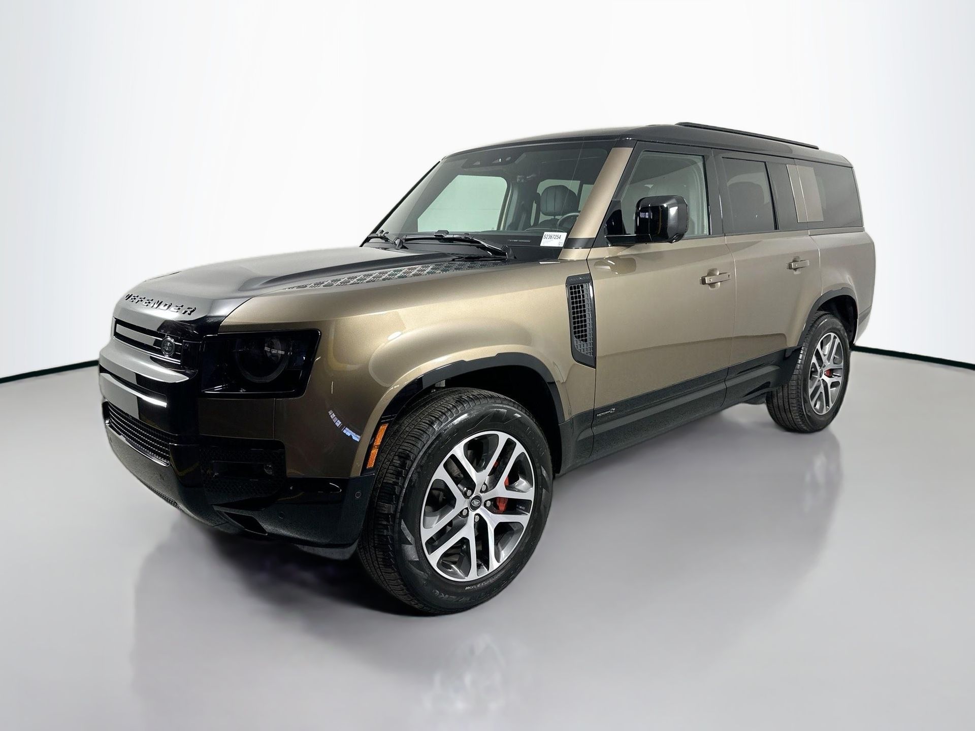 2025 Land Rover Defender X's photo