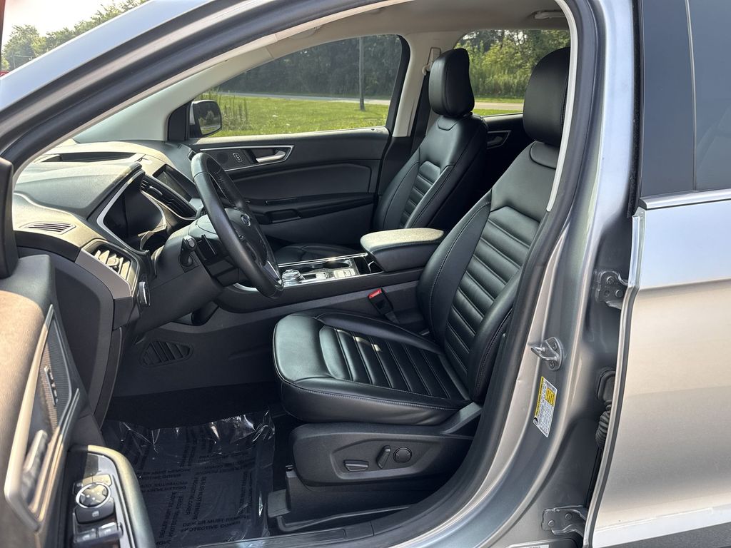 2020 Ford Edge SEL photo 12