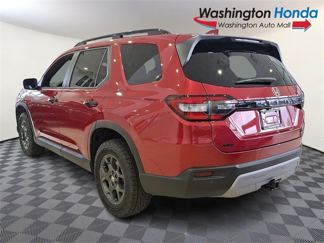 2025 Honda Pilot TrailSport photo 2