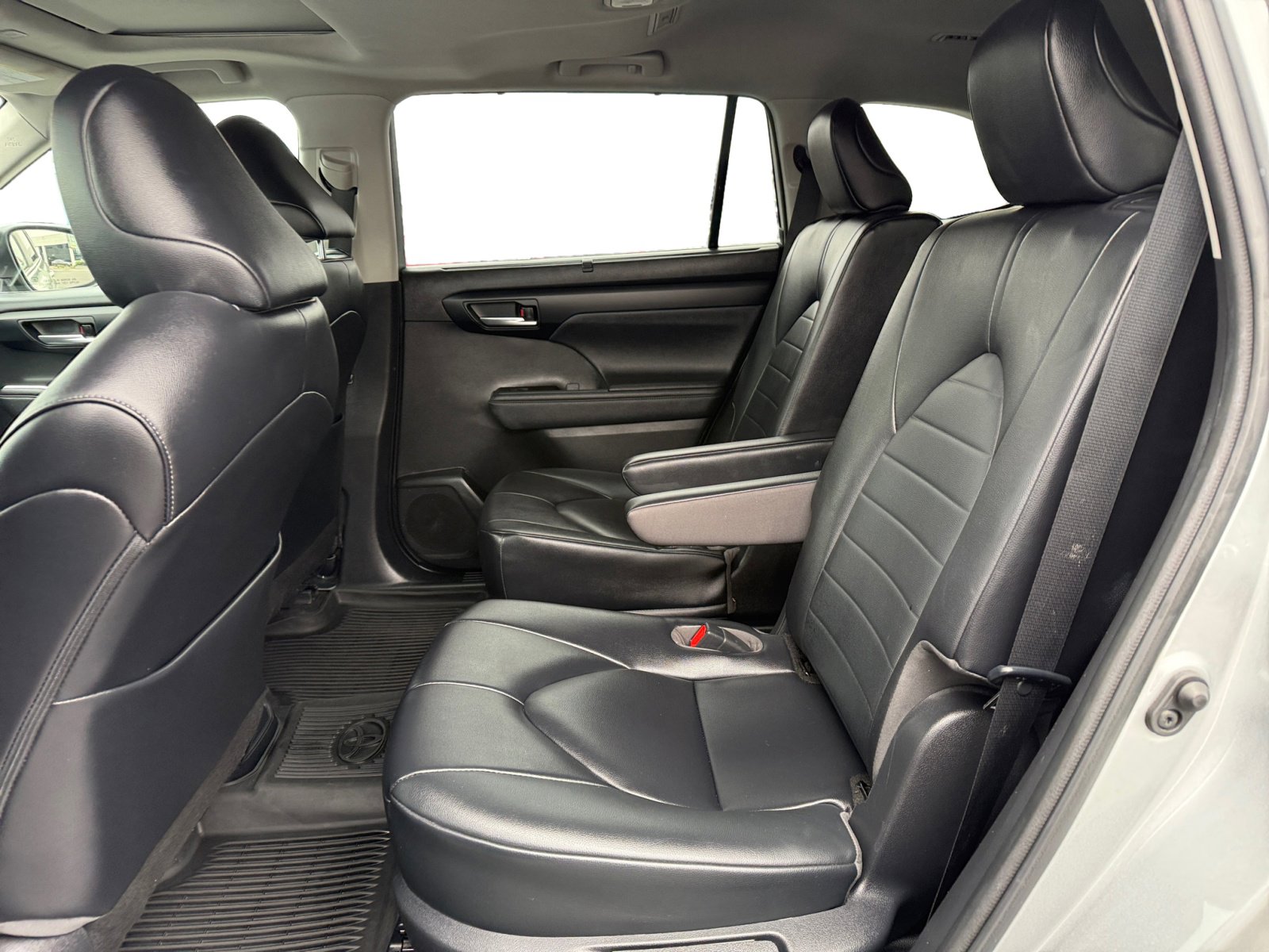 2023 Toyota Highlander XLE photo 13