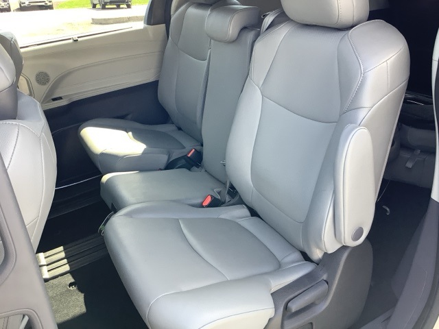 2024 Toyota Sienna XLE photo 16