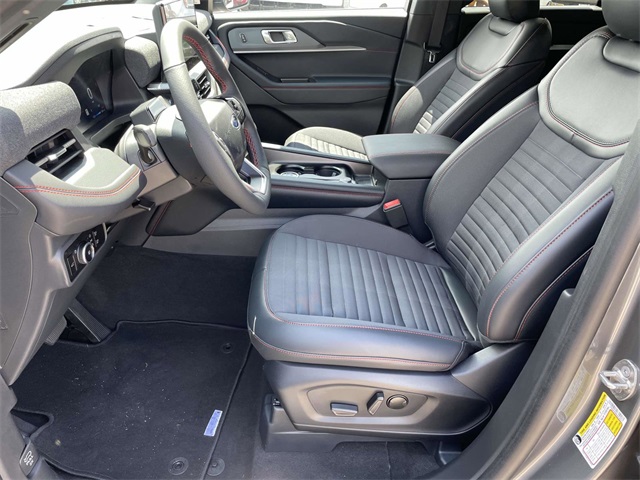2025 Ford Explorer ST-Line photo 7