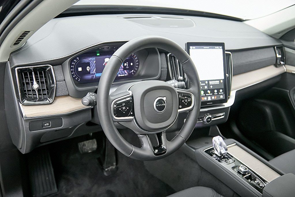 2026 VOLVO XC90 - Image 12