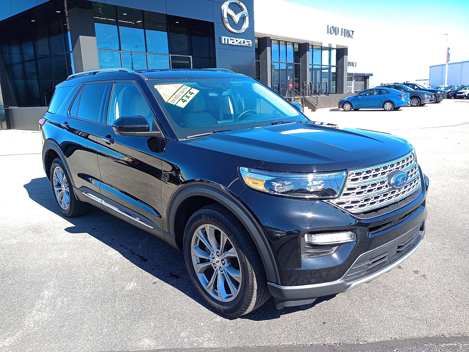 2023 Ford Explorer Limited's photo
