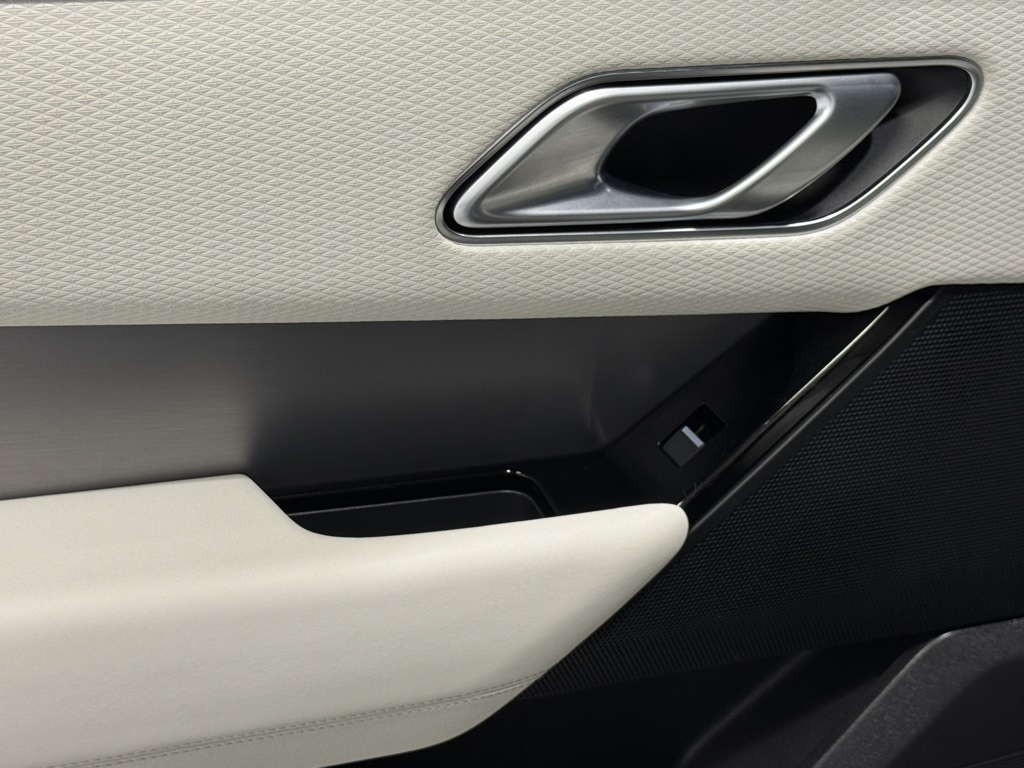 2023 Land Rover Range Rover Velar R-Dynamic S photo 19