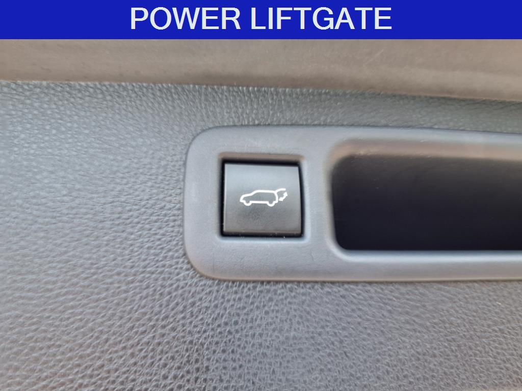 2020 Toyota Highlander LE photo 18