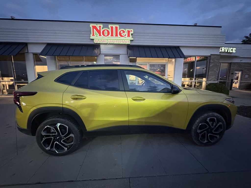 2024 Chevrolet Trax RS's photo