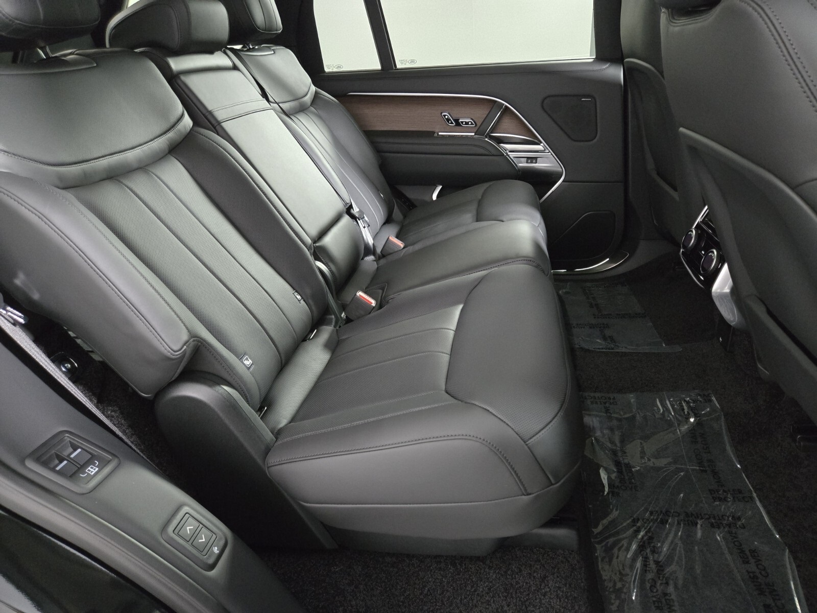 2025 Land Rover Range Rover SE photo 15