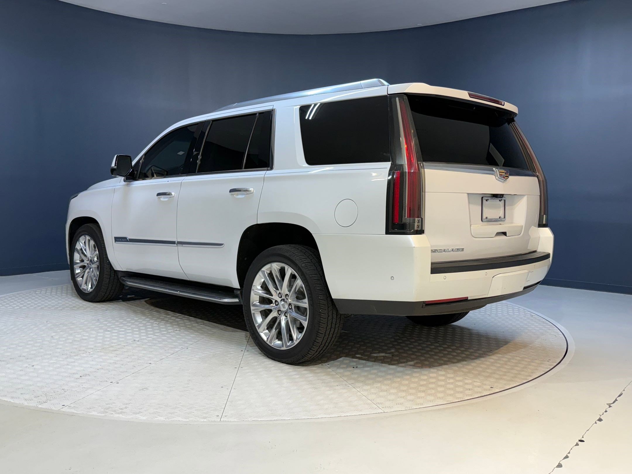 2019 Cadillac Escalade Luxury photo 3