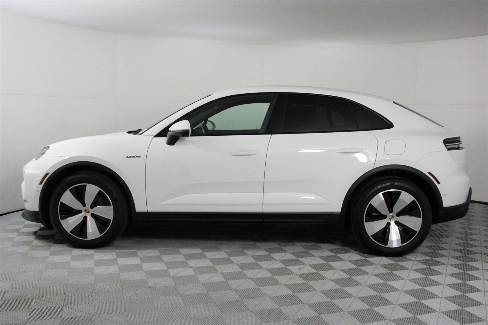 Certified 2025 Porsche Macan Base with VIN WP1AD2XA1SL076441 for sale in Pasadena, CA
