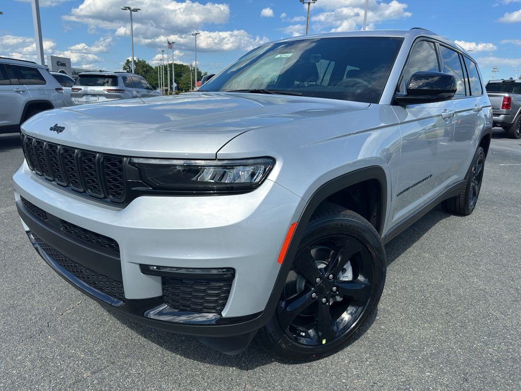 2025 Jeep Grand Cherokee Limited photo 2