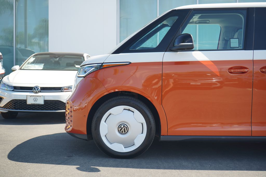 2025 Volkswagen ID. Buzz photo 2