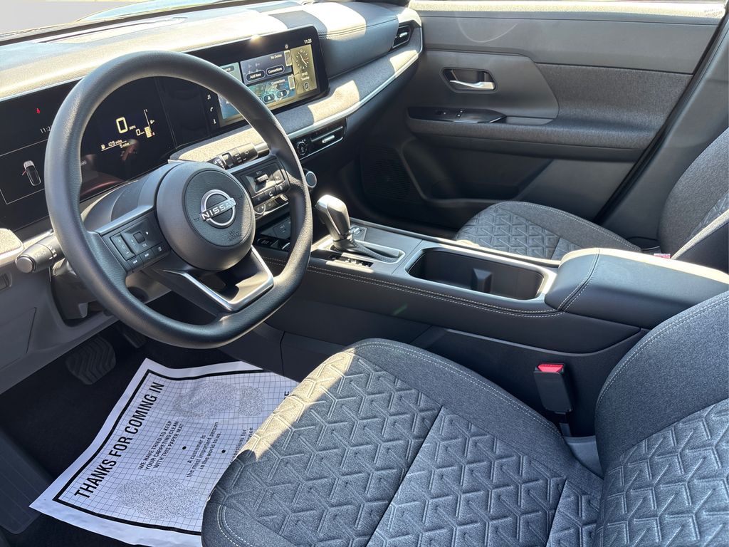 2025 Nissan Kicks SV photo 9