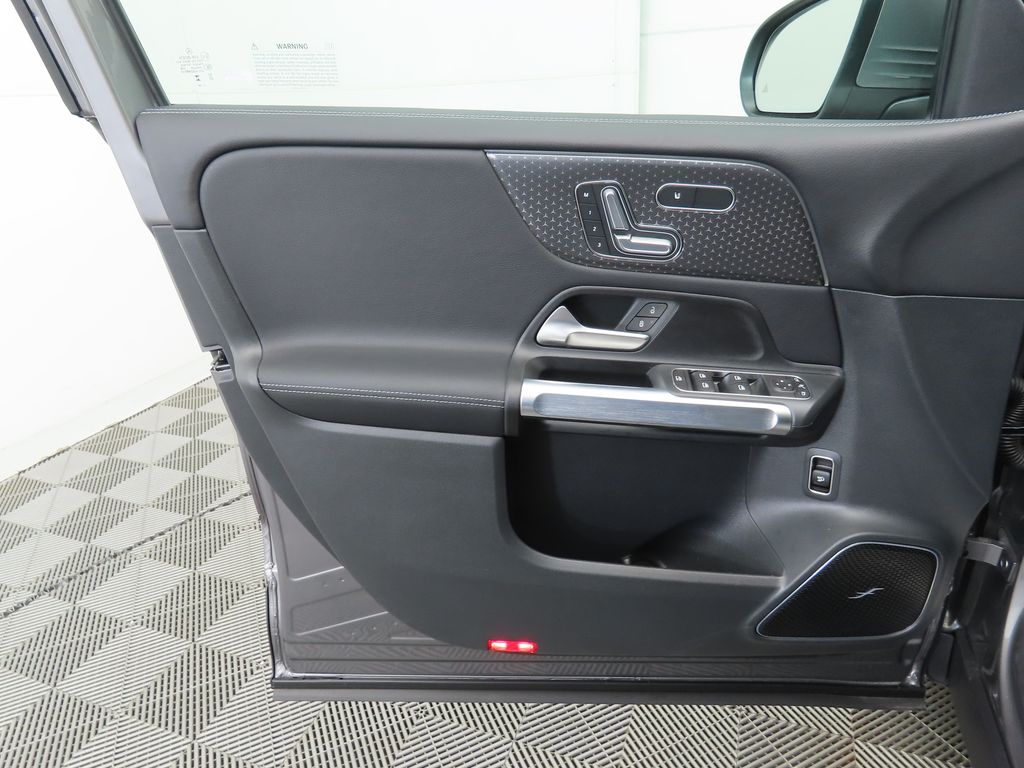 2026 Mercedes Benz GLB 250 photo 21