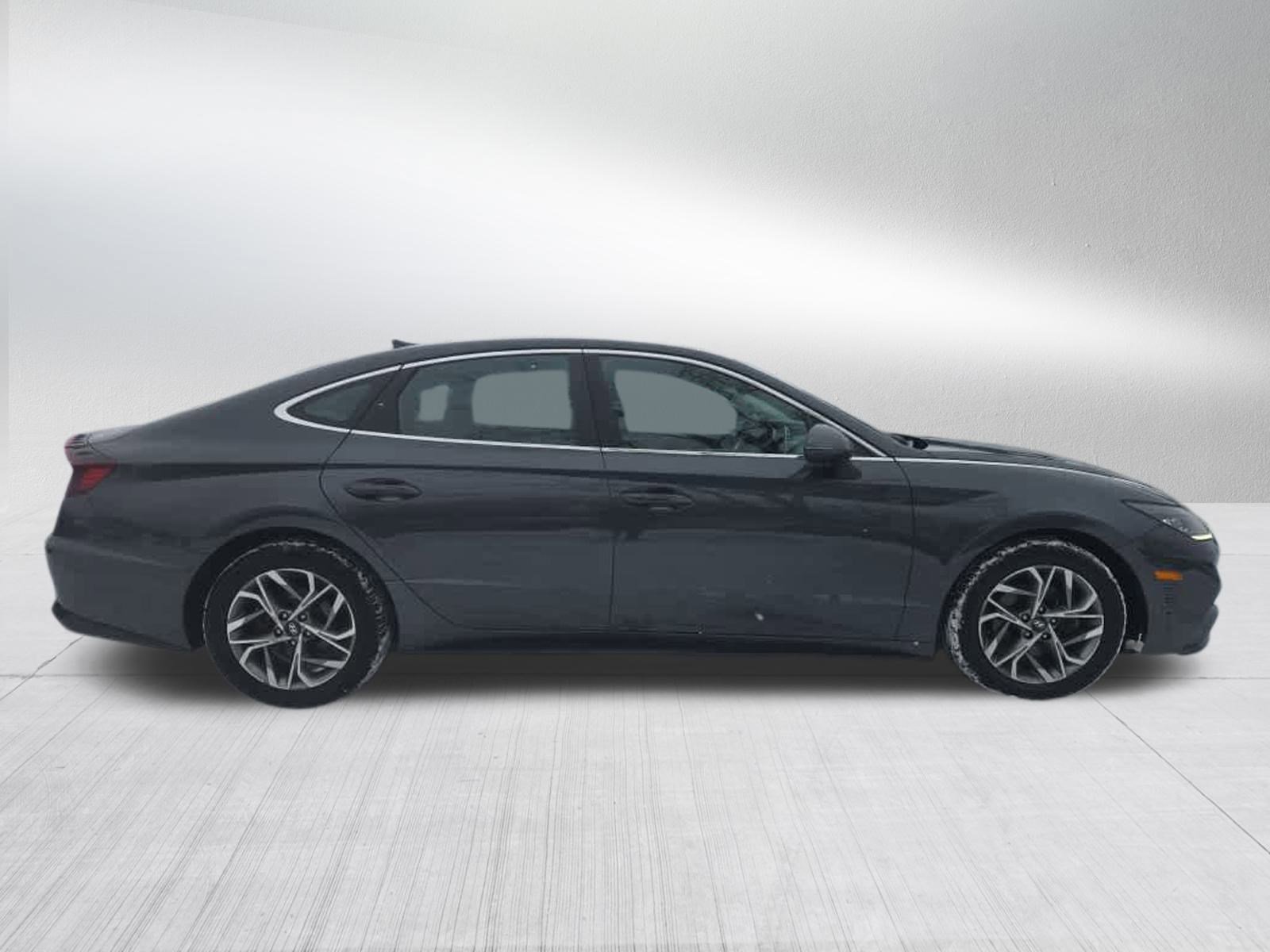 2022 Hyundai Sonata SEL photo 2