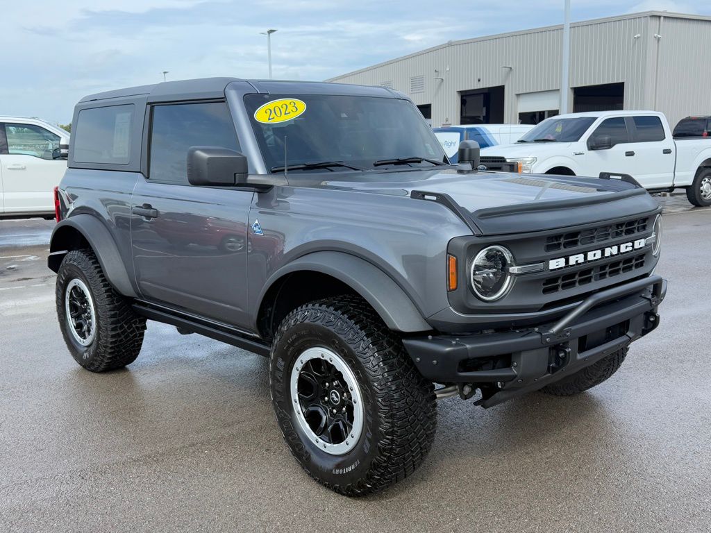 2023 Ford Bronco Black Diamond photo 2