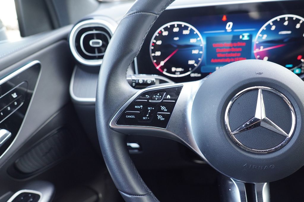 2025 Mercedes Benz GLC 300 photo 21