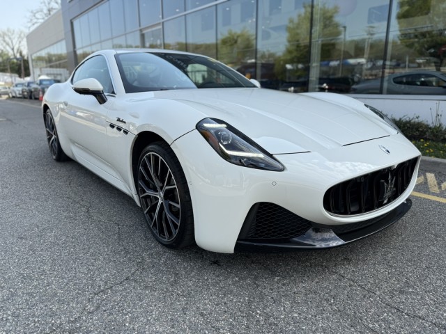 2024 Maserati Granturismo Modena photo 2