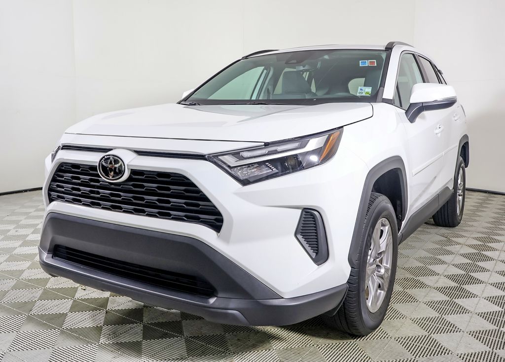 2023 Toyota RAV4 XLE photo 2
